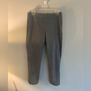 Talbots navy and white small shell pattern cropped pants Sz 2